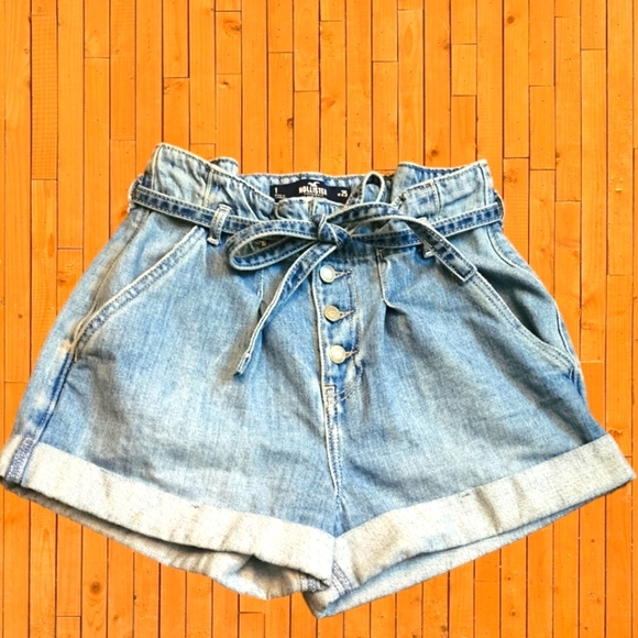 🎁Hollister Button Fly High Waist Denim Shorts with Tie Waist & Cuffed Hem- sz 1 - Picture 1 of 9